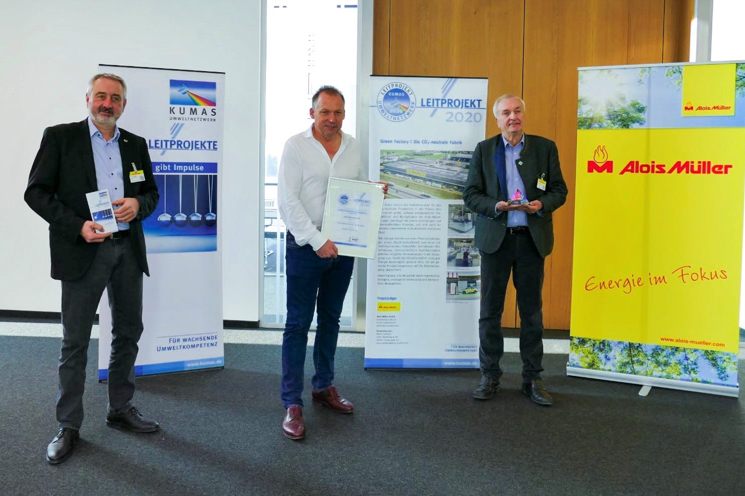 Die Green Factory wurde mit dem Titel ""Offizielles Leitprojekt des KUMAS UMWELTNETZWERKS 2020" ausgezeichnet und für das in Ungerhausen realisierte Konzept der CO2-neutralen Fabrik geehrt.