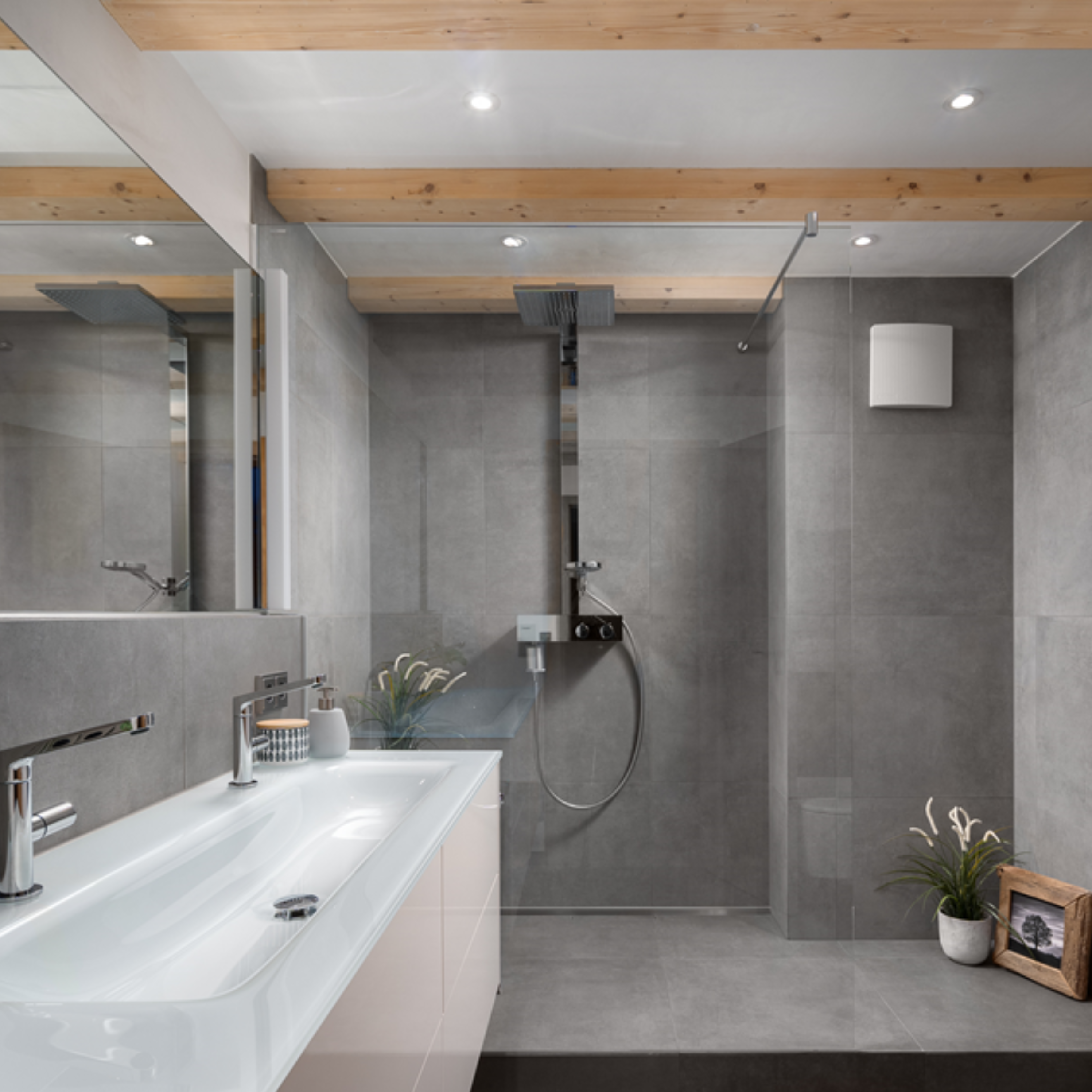 Bad mit begehbarer Dusche